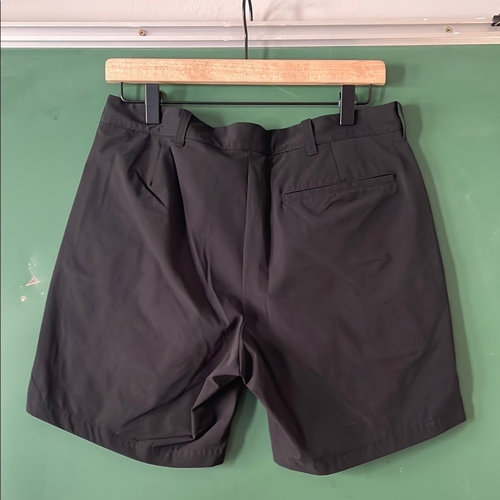 J. Crew Men's 31 Black Flat Front Tailored Shorts 7" Inseam - Picture 4 of 4